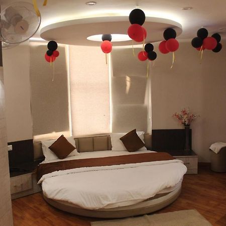 K3 Club Residency Hotel Jhānsi Екстериор снимка