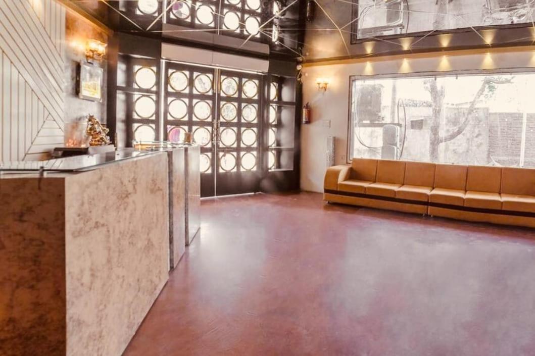 K3 Club Residency Hotel Jhānsi Екстериор снимка