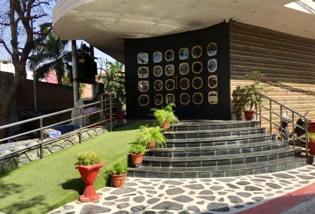K3 Club Residency Hotel Jhānsi Екстериор снимка