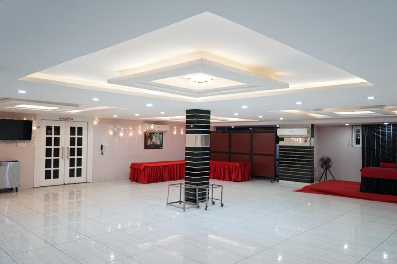 K3 Club Residency Hotel Jhānsi Екстериор снимка