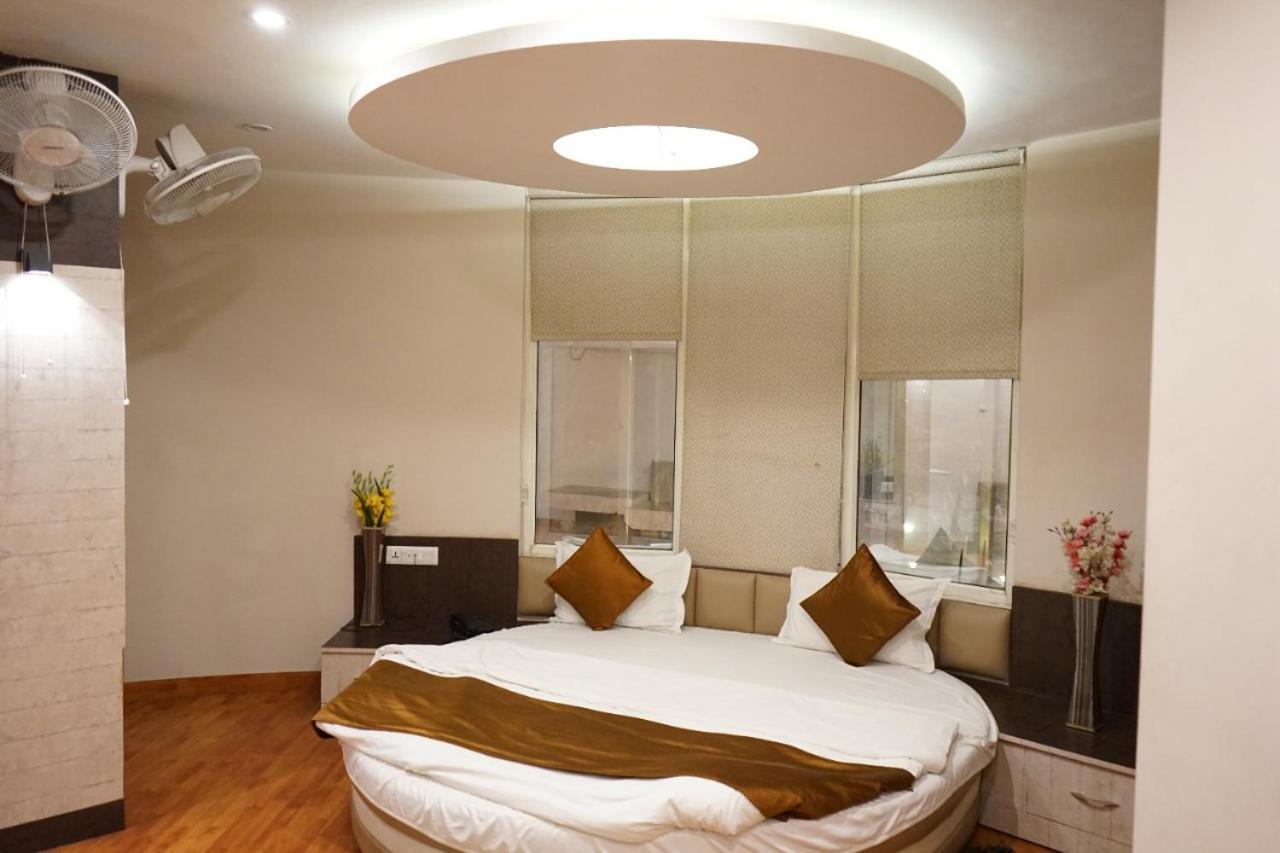 K3 Club Residency Hotel Jhānsi Екстериор снимка