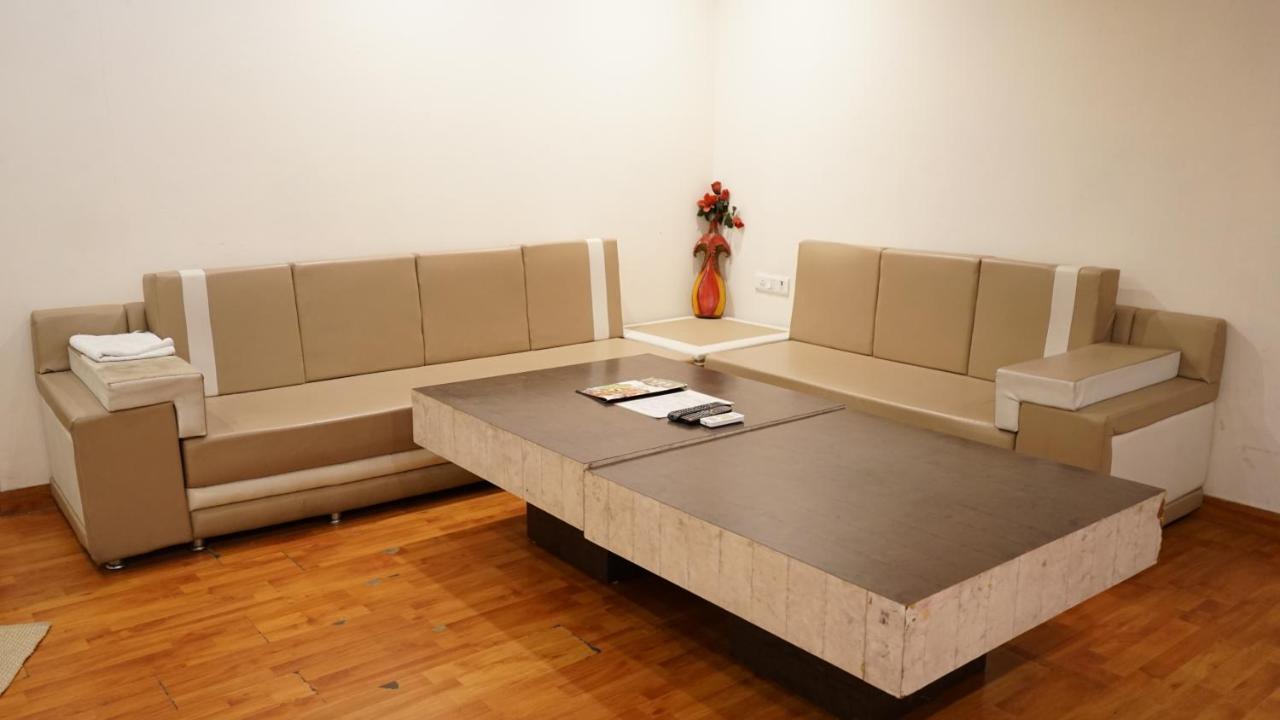 K3 Club Residency Hotel Jhānsi Екстериор снимка